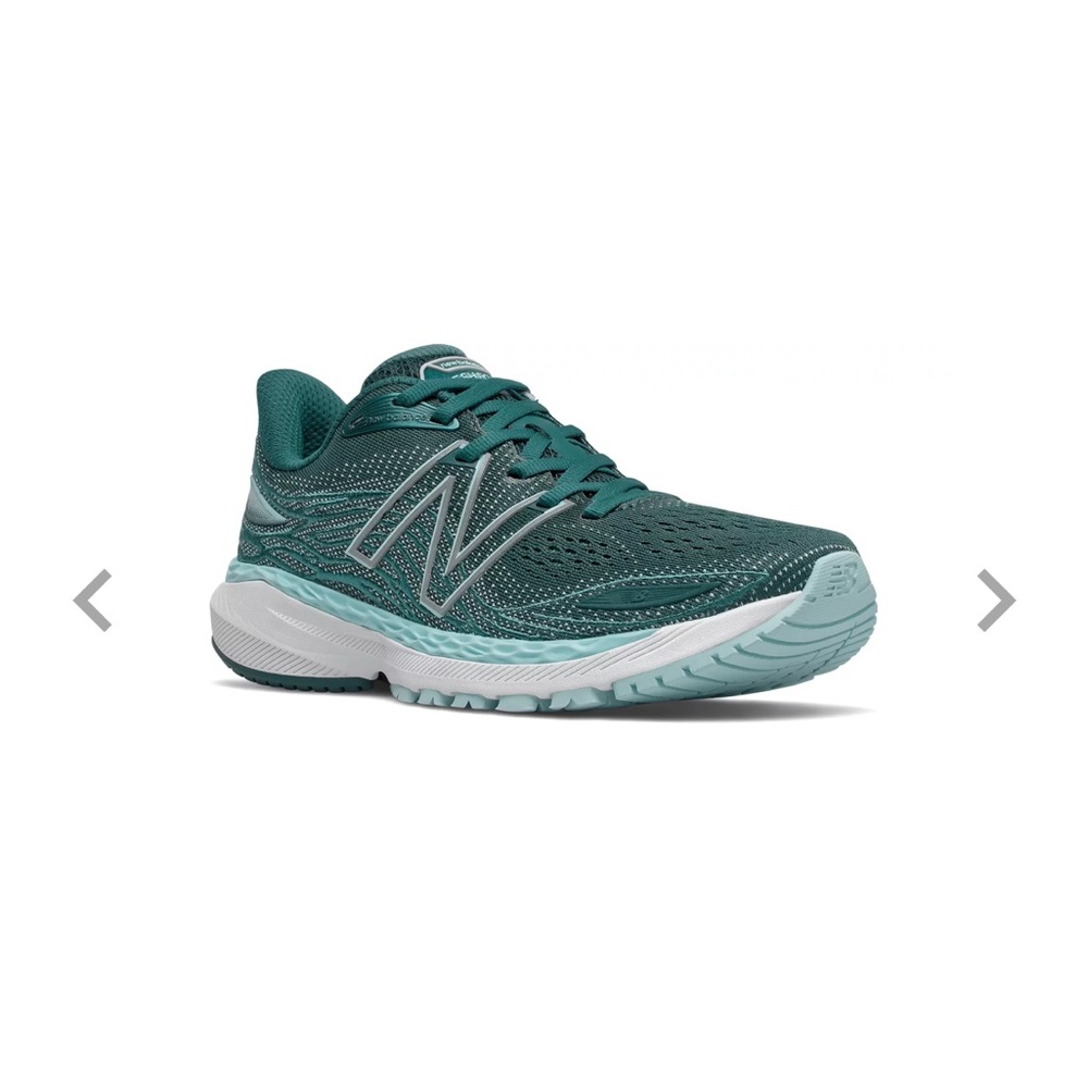 New Balance Women's 860v12 Running Shoes in Teal size 8